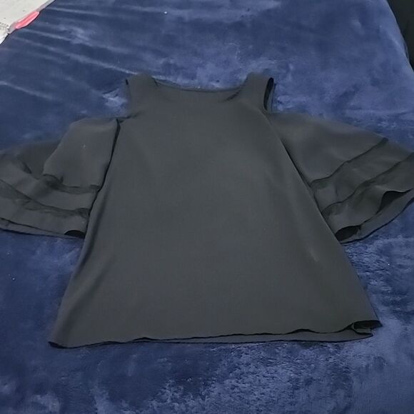 Black Flowy Cold Shoulder Blouse - Picture 3 of 4